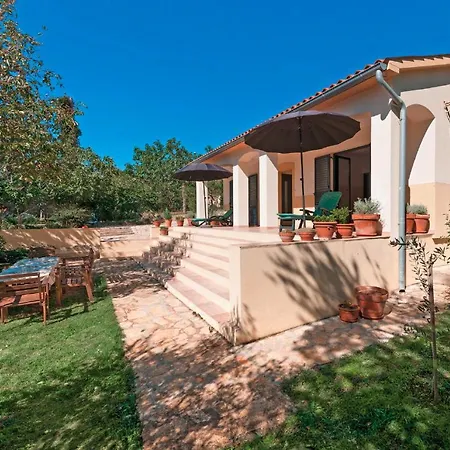 Ferienhaus Kazali In *